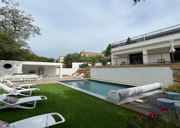 Villa Contemporaine Avec Piscine Et Climatisation A St Aygulf - Fr-1-768-113