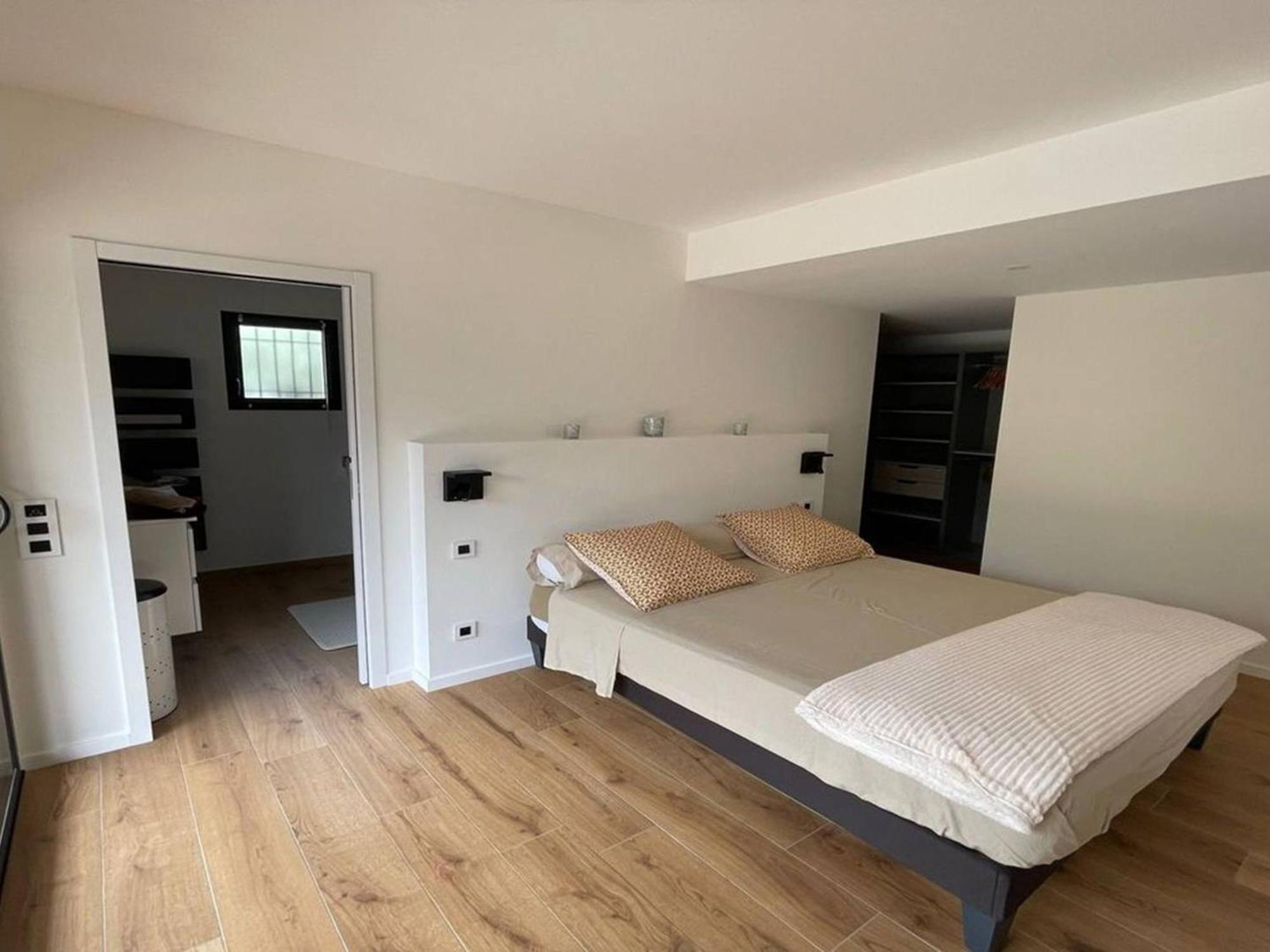Contemporaine Avec Piscine Et Climatisation A St Aygulf - Fr-1-768-113 Villa Frejus