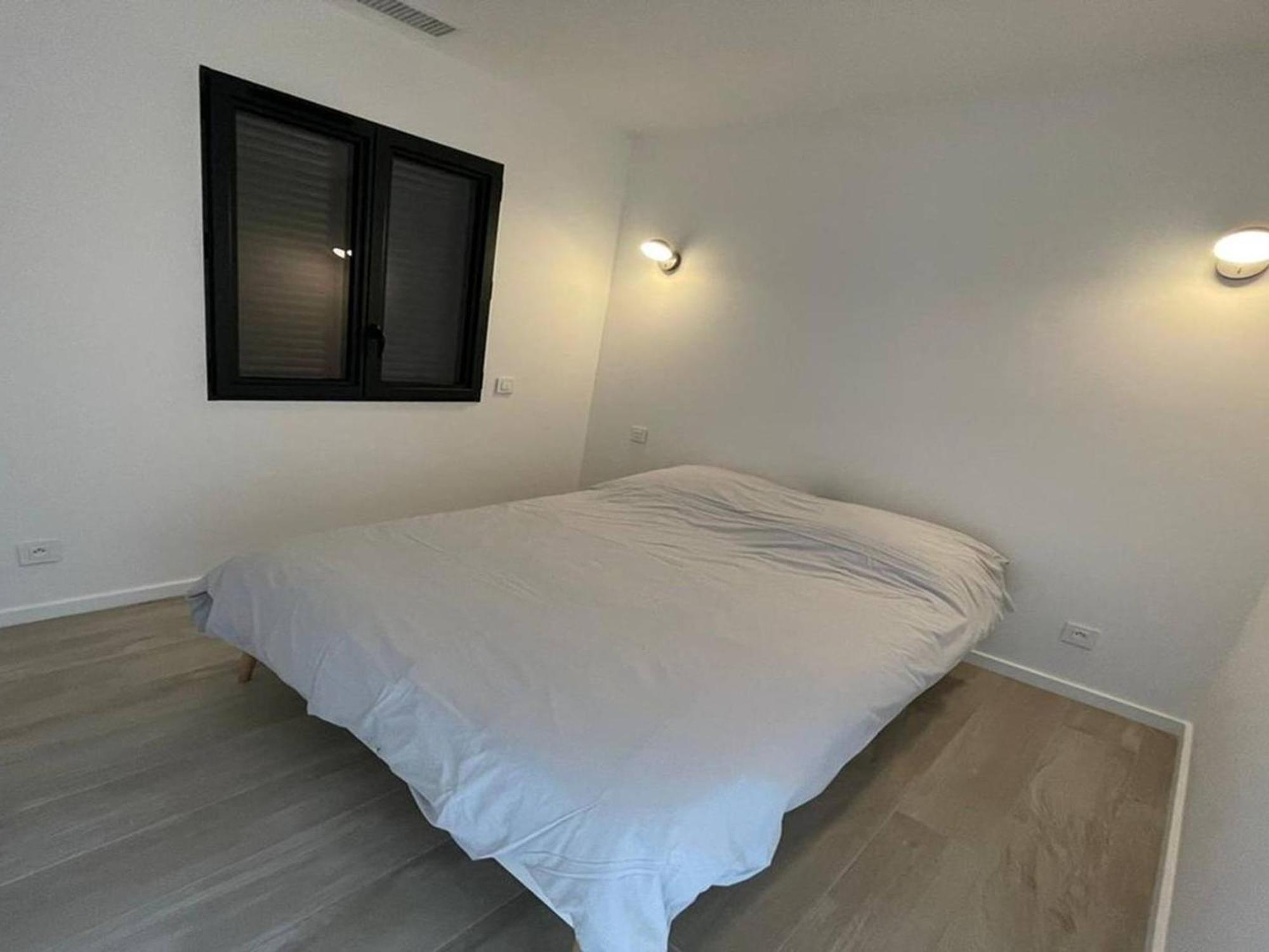 Contemporaine Avec Piscine Et Climatisation A St Aygulf - Fr-1-768-113 Fréjus
