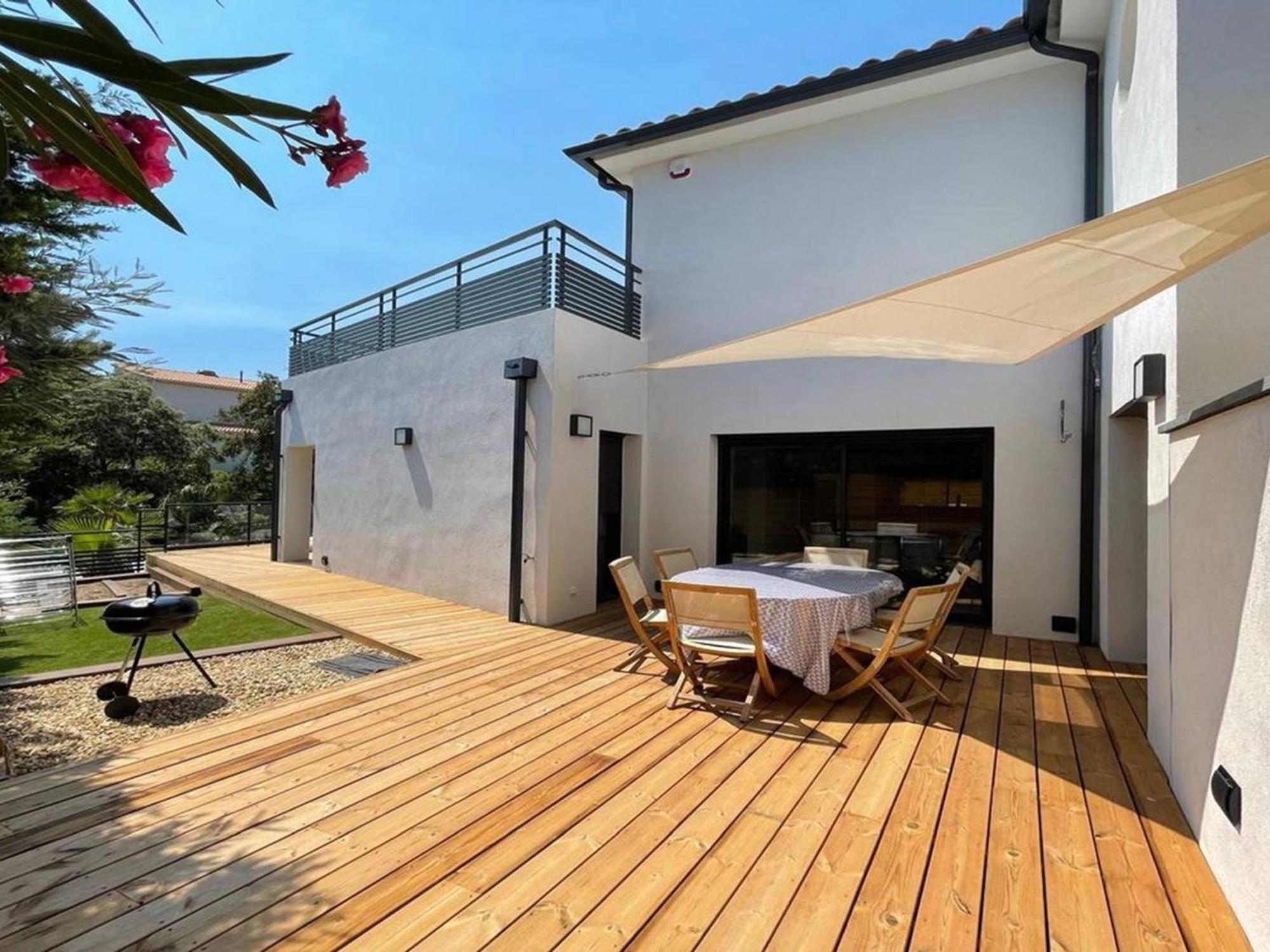 Villa Contemporaine Avec Piscine Et Climatisation A St Aygulf - Fr-1-768-113 *