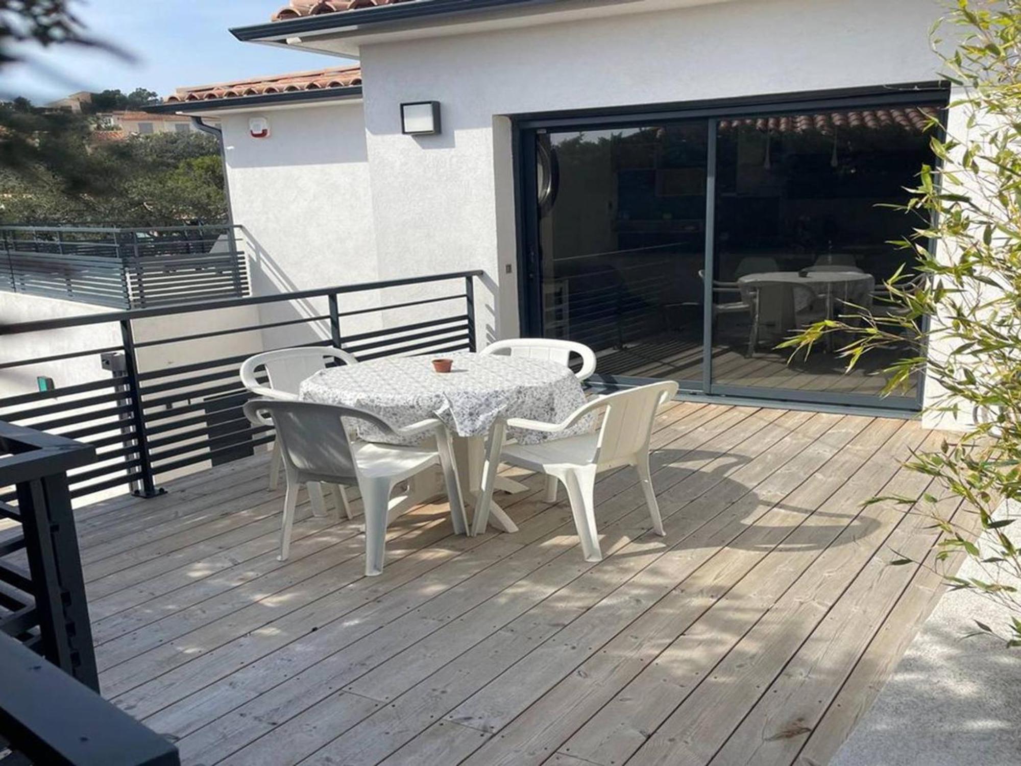 Contemporaine Avec Piscine Et Climatisation A St Aygulf - Fr-1-768-113 *