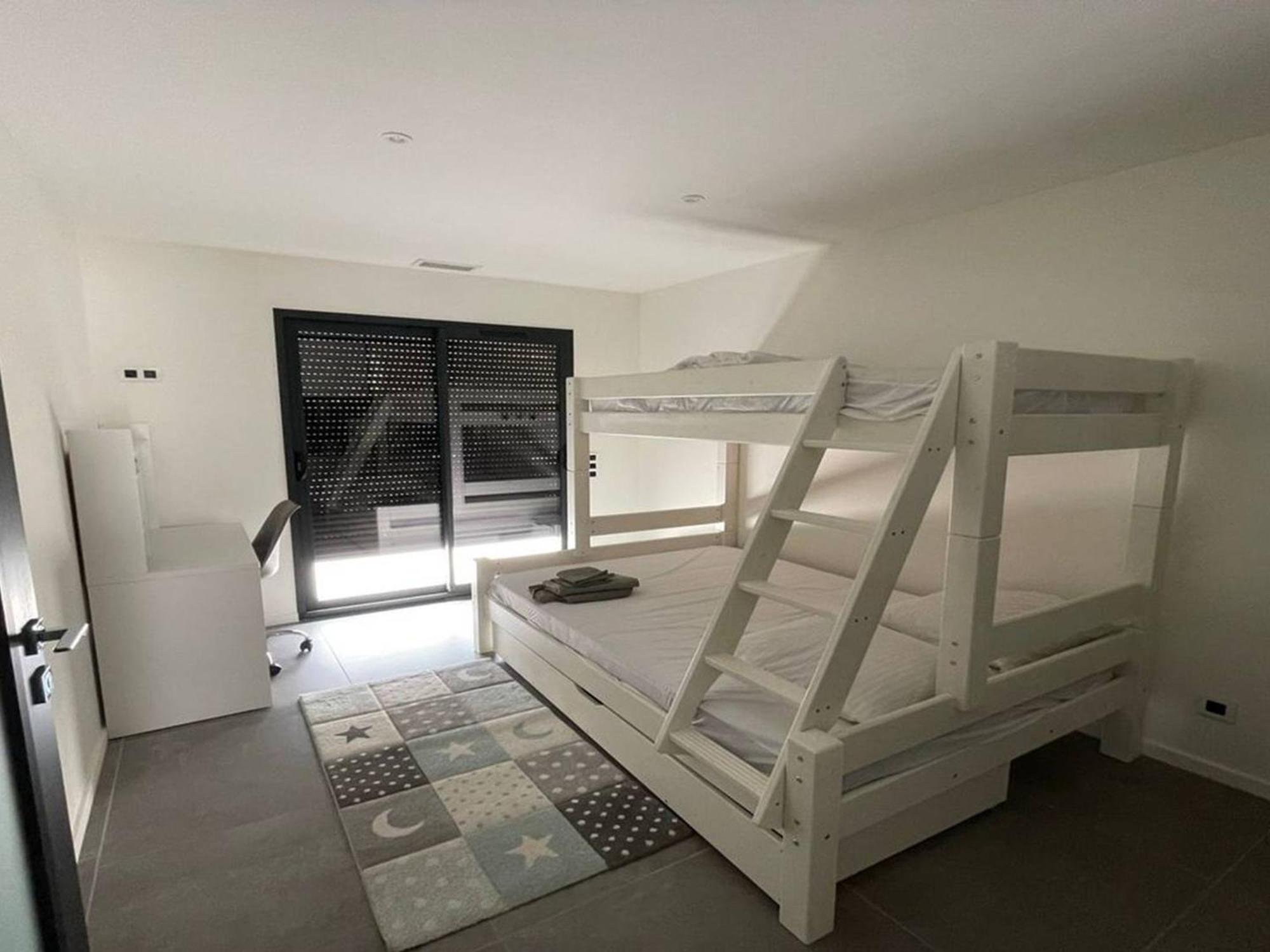 Contemporaine Avec Piscine Et Climatisation A St Aygulf - Fr-1-768-113 * Fréjus