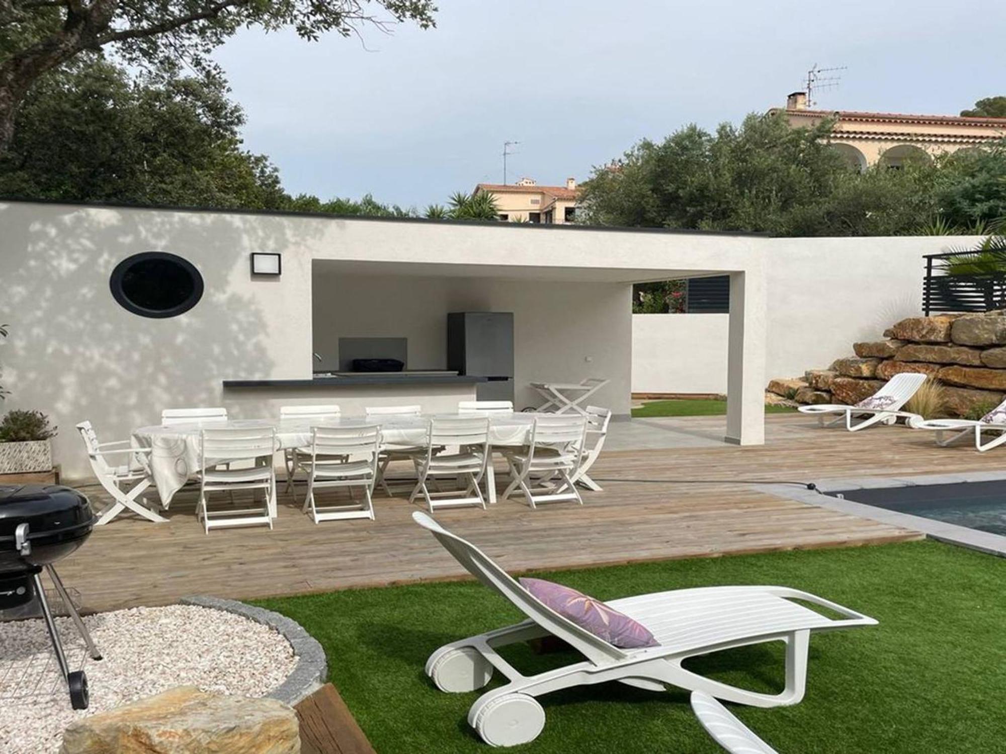 Villa Contemporaine Avec Piscine Et Climatisation A St Aygulf - Fr-1-768-113 *